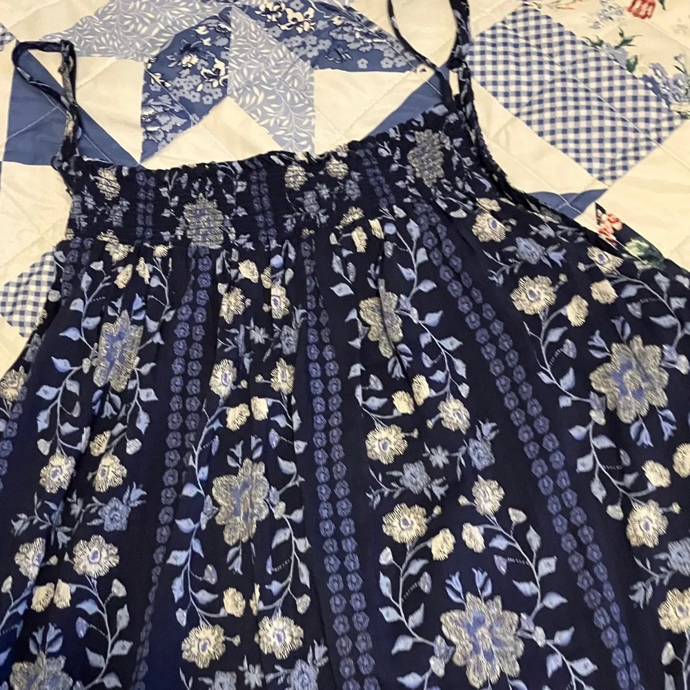 Old Navy Blue Floral Tank Top - Picture 1 of 6